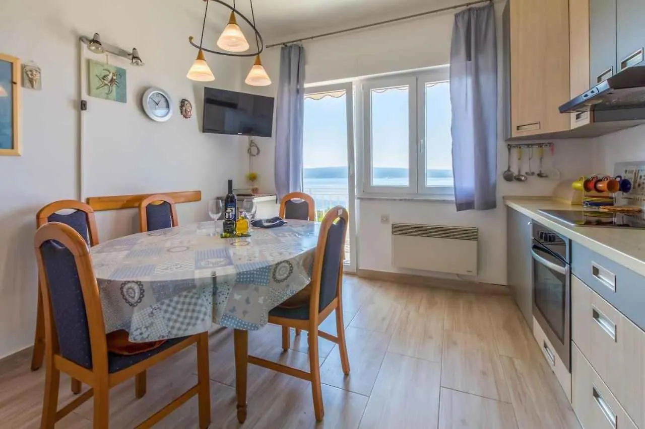 Apartment In Crikvenica 39213