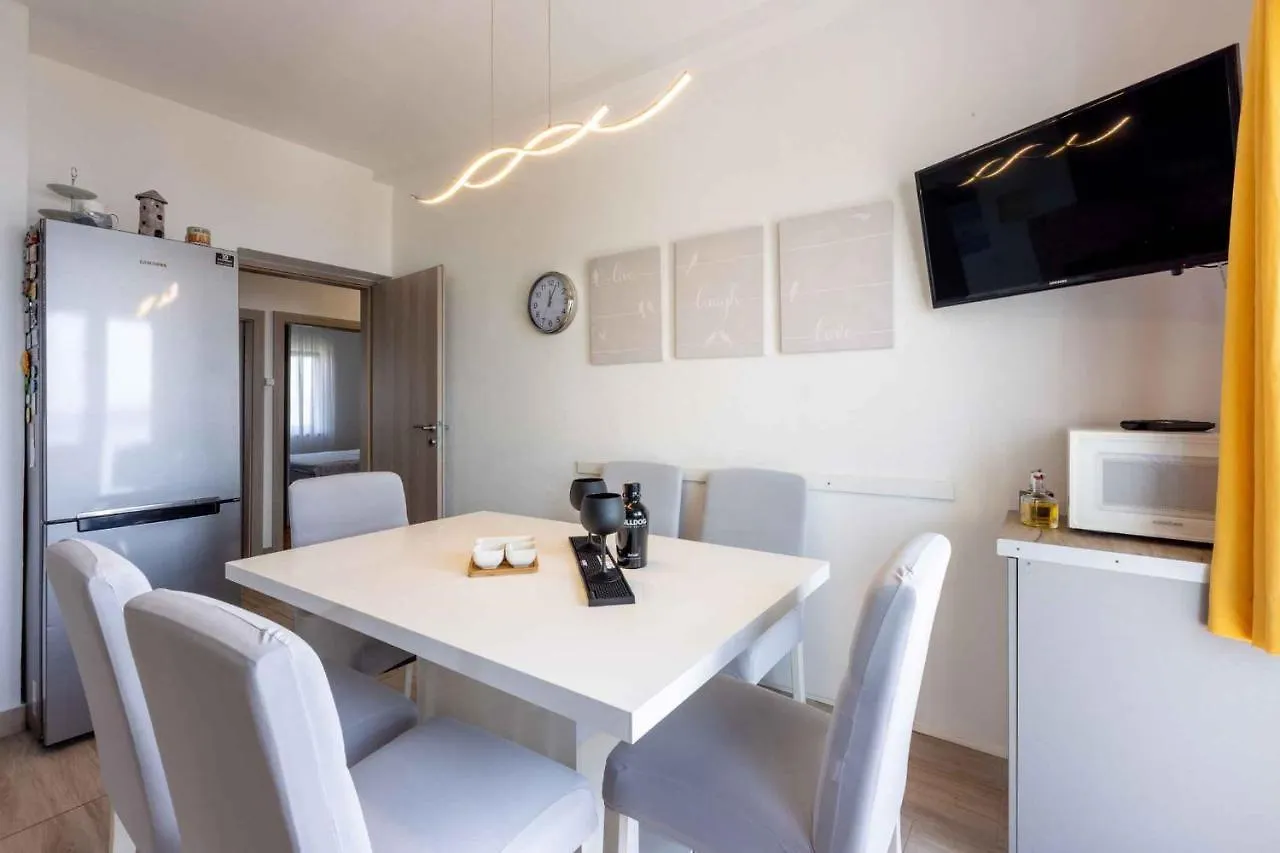 Apartment In Crikvenica 39213