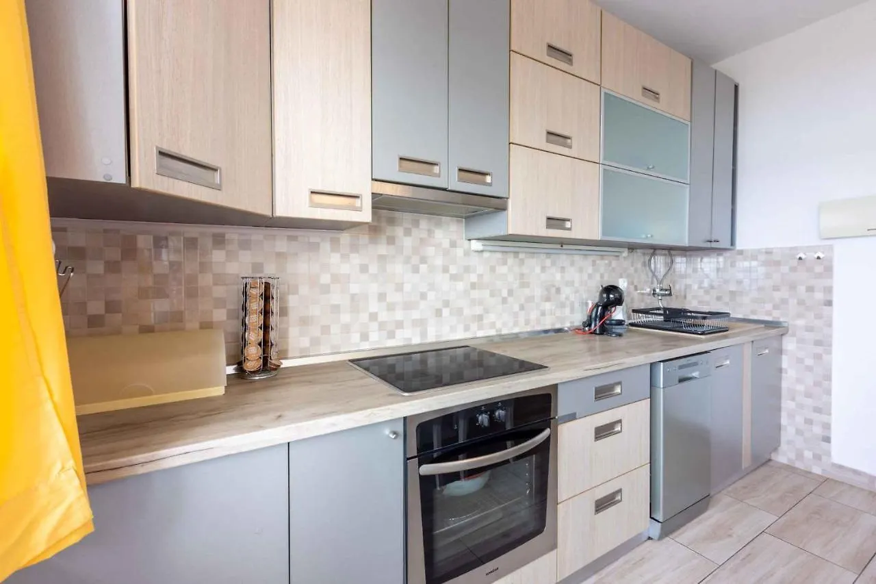 Apartment In Crikvenica 39213