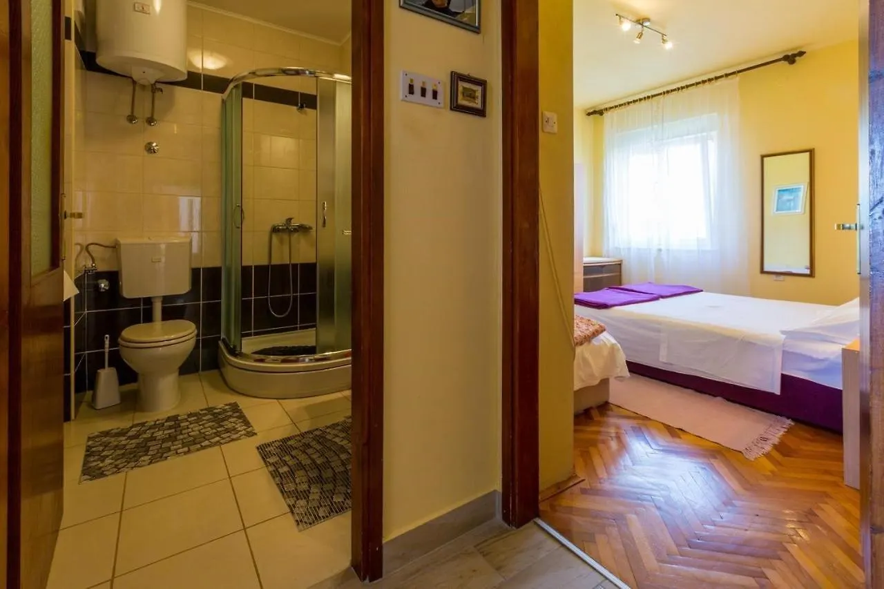 Apartment In Crikvenica 39213