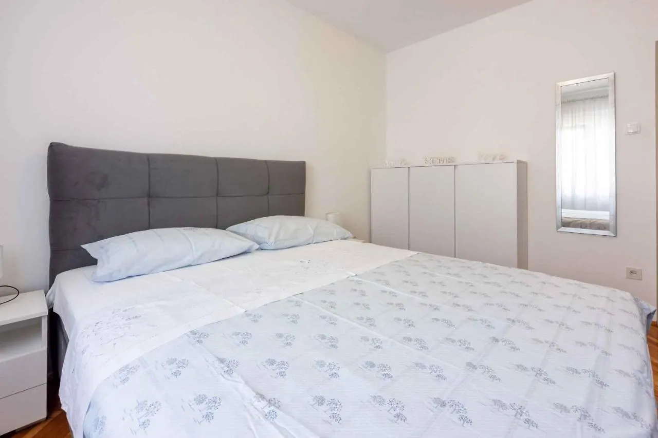Apartment In Crikvenica 39213