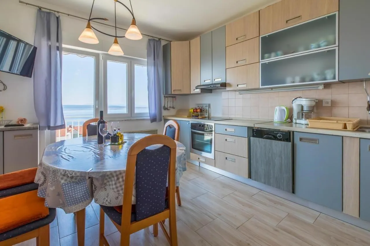 Apartment In Crikvenica 39213